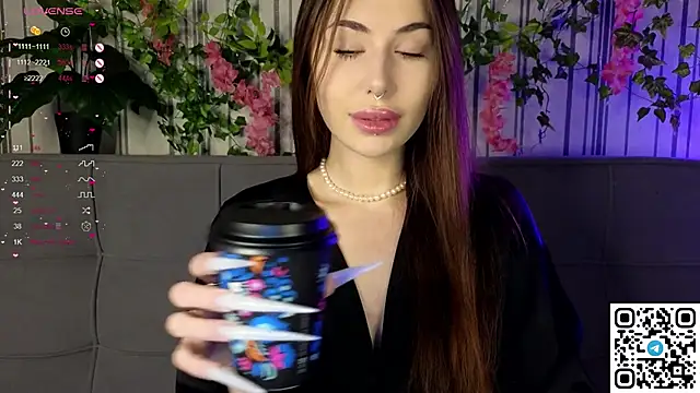 Snapshot of MaryWal chatting on 10-10-25, 02:56 MaryWal online show from 10-10-25, 02:56