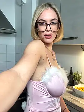 zoeypink online show from 11-26-25, 06:30