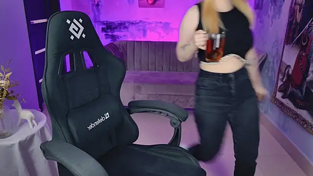 Stef Nicks online show from 09-21-25, 05:23