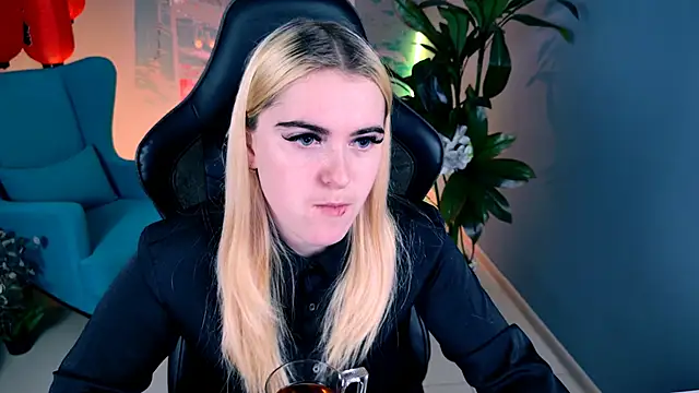 Stef Nicks online show from 09-19-25, 05:22