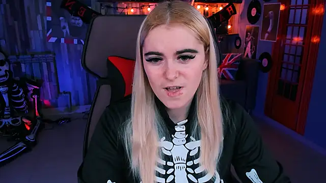 Stef Nicks online show from 10-31-25, 09:06