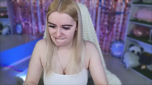 Snapshot of Stef_Nicks chatting on 02-12-26, 09:09 Stef Nicks online show from 02-12-26, 09:09