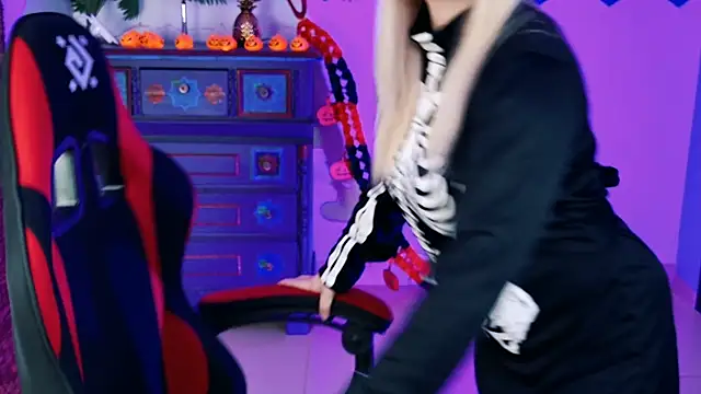 Stef Nicks online show from 10-30-25, 09:07