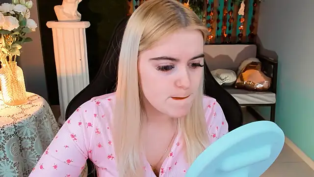 Snapshot of Stef_Nicks chatting on 02-24-26, 09:10 Stef Nicks online show from 02-24-26, 09:10