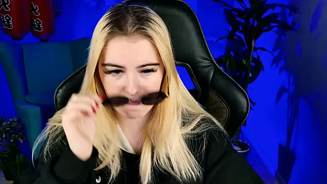 Stef Nicks online show from 10-05-25, 06:15