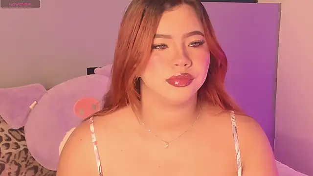 Snapshot of ScarlettDavis1_ chatting on 10-19-25, 07:33 ScarlettDavis1 online show from 10-19-25, 07:33