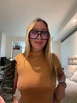 miagarcia250 online show from 05-04-26, 04:38