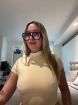 miagarcia250 online show from 05-06-26, 03:21