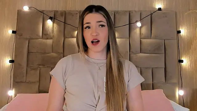 ClaradelMar online show from 10-05-25, 10:50