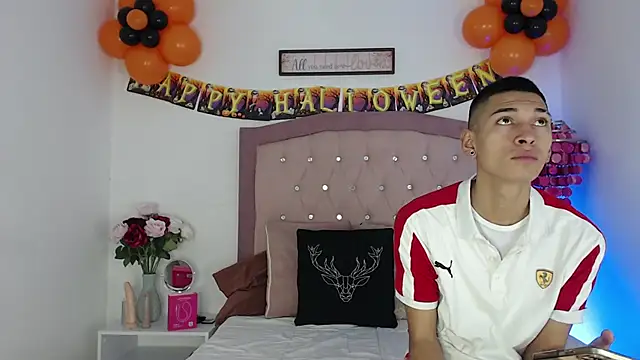 Snapshot of AmelieAndAce chatting on 10-07-25, 01:01 AmelieAndAce online show from 10-07-25, 01:01