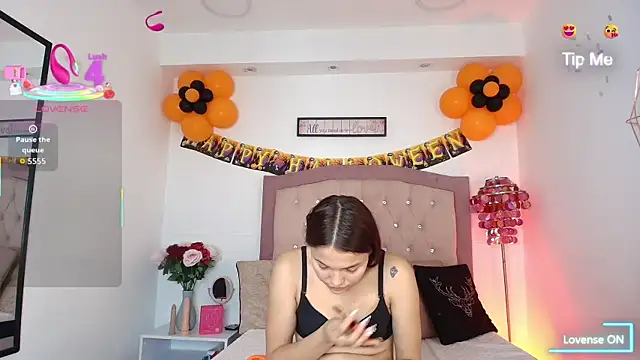 Snapshot of AmelieAndAce chatting on 10-16-25, 01:08 AmelieAndAce online show from 10-16-25, 01:08