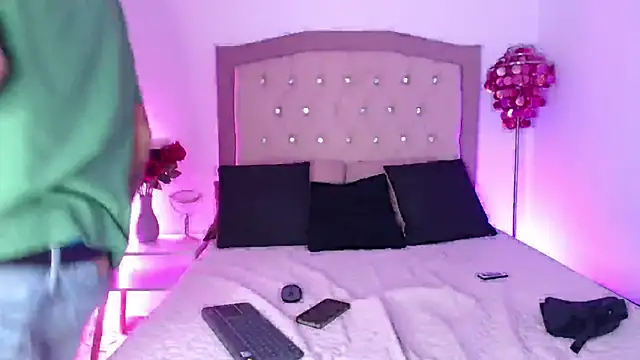 Snapshot of AmelieAndAce chatting on 09-22-25, 01:06 AmelieAndAce online show from 09-22-25, 01:06