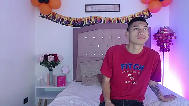 Snapshot of AmelieAndAce chatting on 10-14-25, 12:50 AmelieAndAce online show from 10-14-25, 12:50