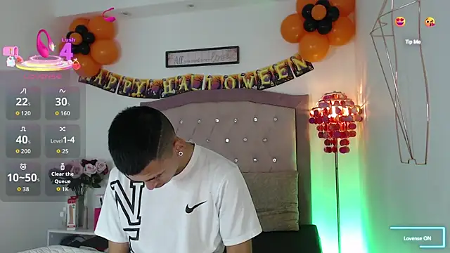 Snapshot of AmelieAndAce chatting on 10-09-25, 12:49 AmelieAndAce online show from 10-09-25, 12:49