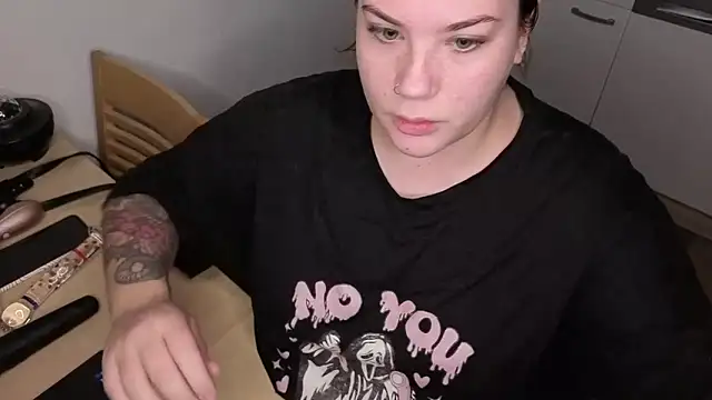 MaeNoir online show from 11-07-25, 09:52