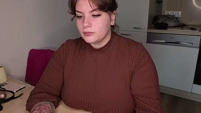 MaeNoir online show from 10-22-25, 02:16