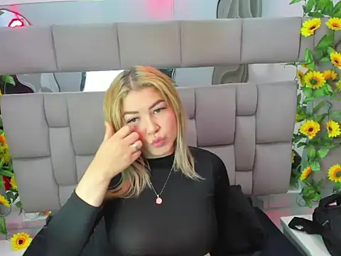 JuliettaRousse69 online show from 04-13-26, 07:29