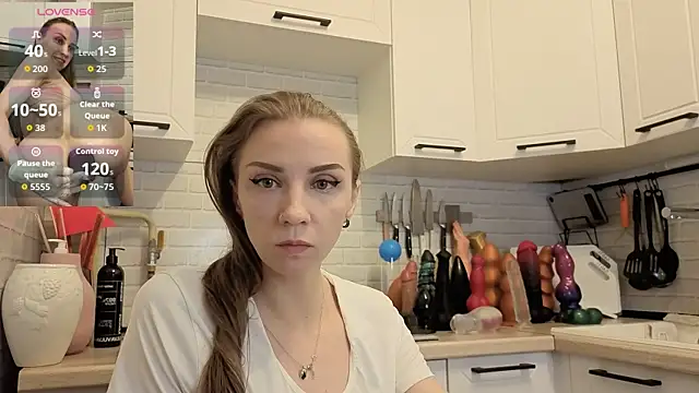 Snapshot of Edena_ chatting on 06-17-26, 05:23 Edena online show from 06-17-26, 05:23