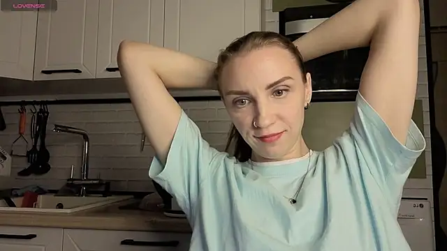 Snapshot of Edena_ chatting on 06-22-26, 07:33 Edena online show from 06-22-26, 07:33