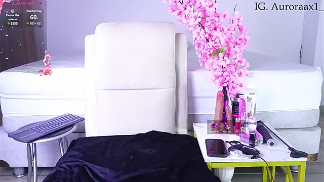 Snapshot of Auroraa_x1 chatting on 11-11-25, 01:00 Auroraa x1 online show from 11-11-25, 01:00