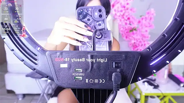 Snapshot of Auroraa_x1 chatting on 12-23-25, 02:55 Auroraa x1 online show from 12-23-25, 02:55