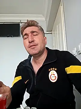 Snapshot of mert0359 chatting on 10-06-25, 09:54 mert0359 online show from 10-06-25, 09:54