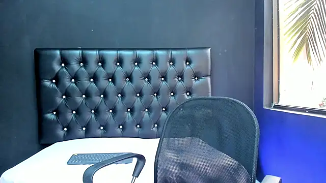 amanda noir online show from 12-01-25, 07:26