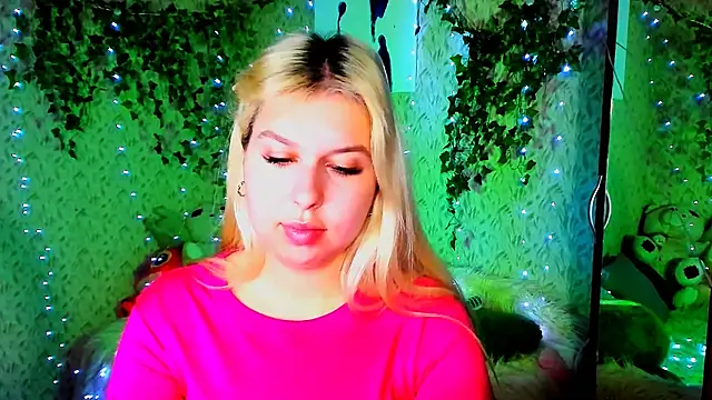 ChloeRicc online show from 11-15-25, 02:10