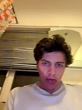 Snapshot of AmMadness chatting on 11-18-25, 01:21 AmMadness online show from 11-18-25, 01:21