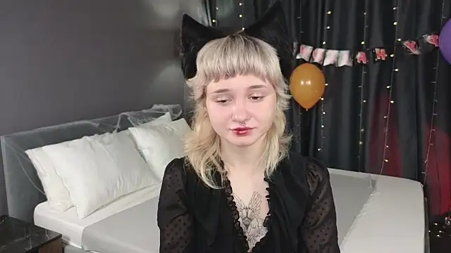 Tori Cutie online show from 10-30-25, 12:09