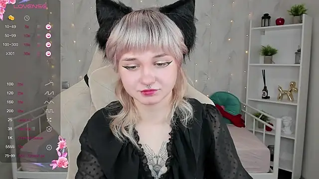 Tori Cutie online show from 10-22-25, 12:21