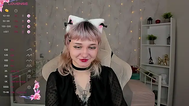 Tori Cutie online show from 10-16-25, 12:08