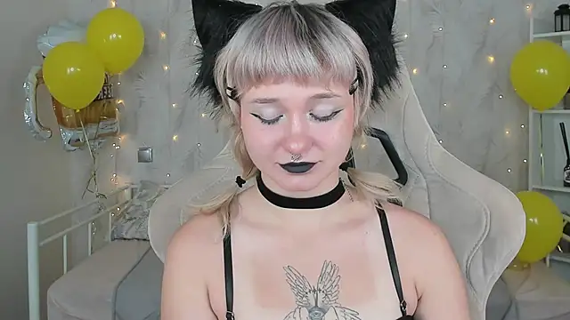 Tori Cutie online show from 10-03-25, 05:42