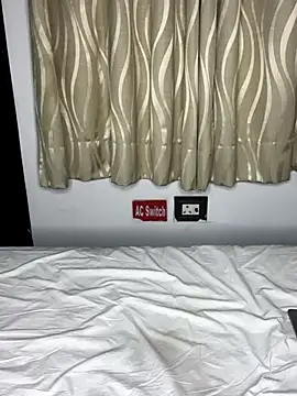 Snapshot of Cute-Samayra chatting on 12-14-25, 08:25 Cute-Samayra online show from 12-14-25, 08:25