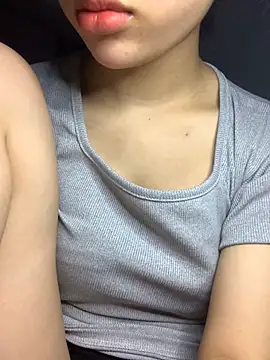 Nguyenha11 online show from 09-30-25, 07:47