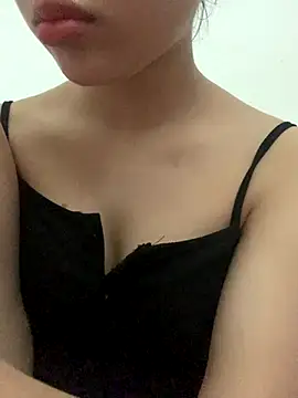 Nguyenha11 online show from 09-28-25, 08:43