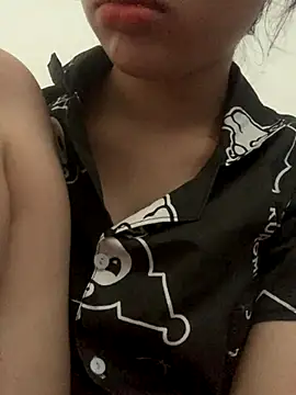 Nguyenha11 online show from 10-02-25, 09:34