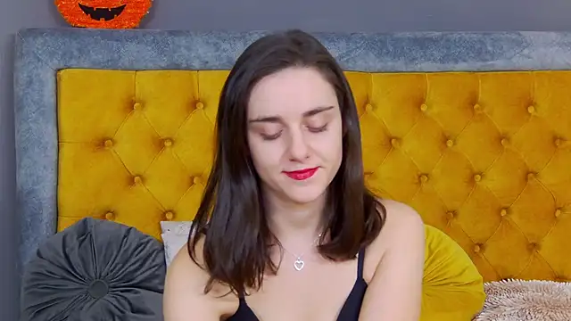 Jessica White  online show from 11-17-25, 05:00