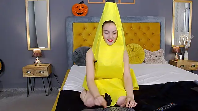 Jessica White  online show from 10-30-25, 04:55