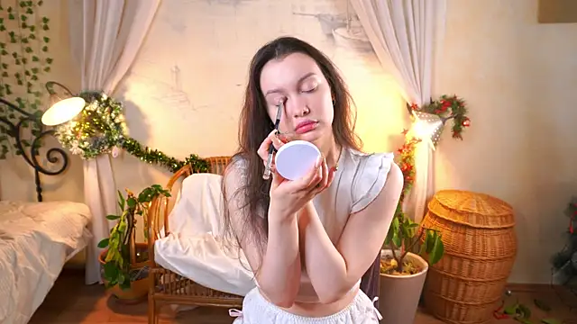 Snapshot of EvaDowe chatting on 02-17-26, 04:43 EvaDowe online show from 02-17-26, 04:43