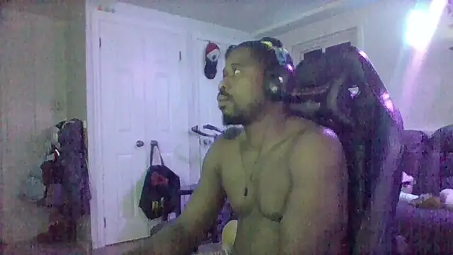 Snapshot of Dico420 chatting on 10-19-25, 02:03 Dico420 online show from 10-19-25, 02:03