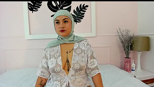 azaharaaa  online show from 09-30-25, 11:27