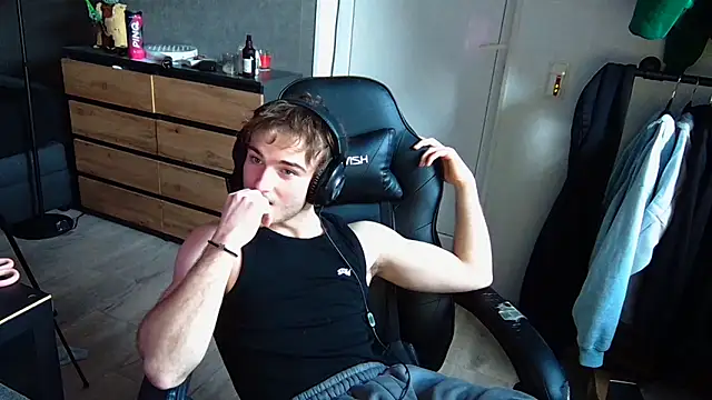 Snapshot of Rudi2007Eye chatting on 02-19-26, 03:09 Rudi2007Eye online show from 02-19-26, 03:09