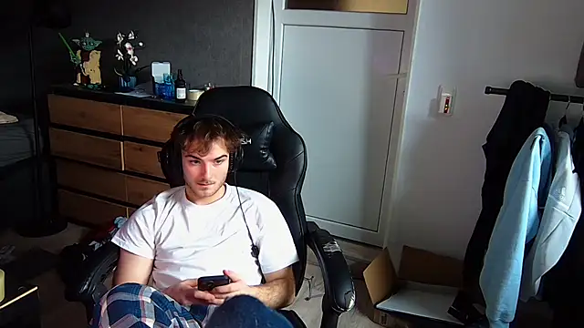 Snapshot of Rudi2007Eye chatting on 02-12-26, 09:42 Rudi2007Eye online show from 02-12-26, 09:42