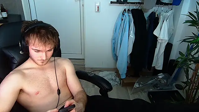 Snapshot of Rudi2007Eye chatting on 02-25-26, 07:36 Rudi2007Eye online show from 02-25-26, 07:36