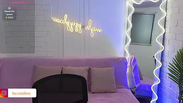 Lexy tay online show from 10-23-25, 12:04