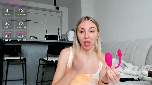 Snapshot of Sunny_Rina_ chatting on 05-17-26, 06:35 Sunny Rina online show from 05-17-26, 06:35