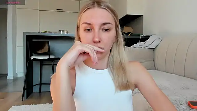 Snapshot of Sunny_Rina_ chatting on 05-21-26, 06:22 Sunny Rina online show from 05-21-26, 06:22