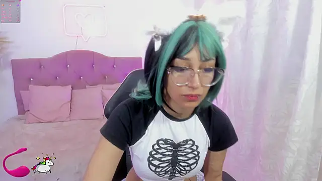 HANNI TAY online show from 11-25-25, 11:43