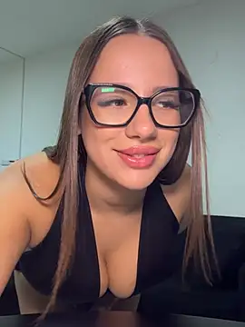 AlessiaaRuso1 online show from 06-17-26, 04:56